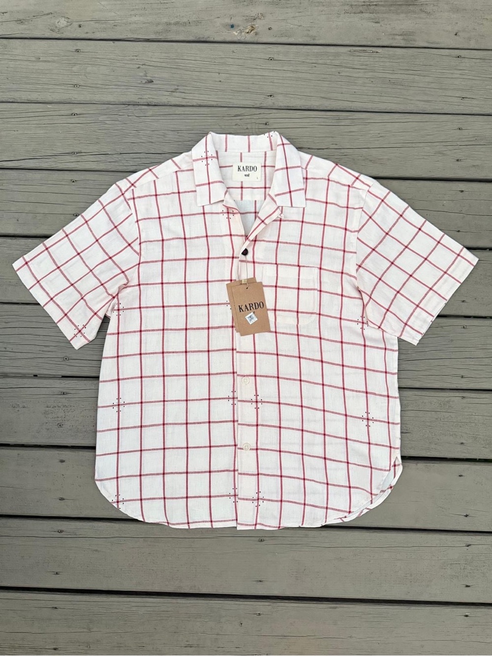 Kardo Men's White Short-Sleeve Button-Up Shirt with Red Windowpane Grid